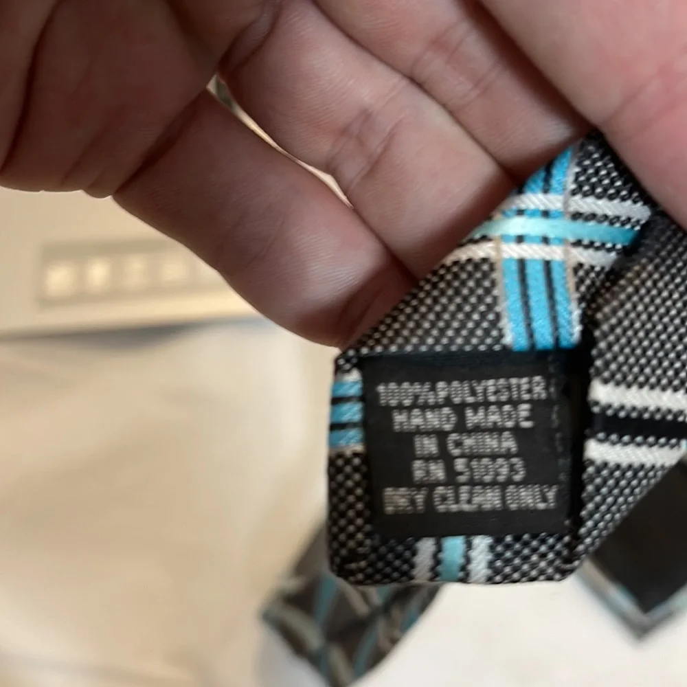 Geoffrey Been grey and blue men’s tie 58”L x 3.5”W - Picture 4 of 4